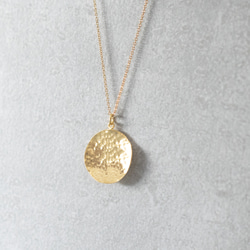 【送料無料】金属アレルギー対応／70cmロングネックレス"Bold Hammered Charm Necklace" 3枚目の画像