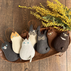 受注制作】羊毛フェルト ネコのキーケース（薄グレー・濃グレー