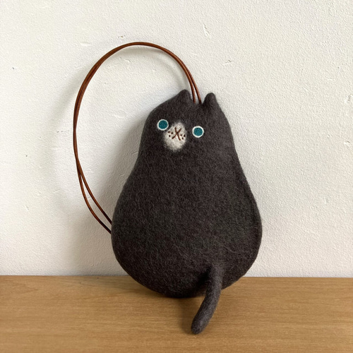 受注制作】羊毛フェルト ネコのキーケース（薄グレー・濃グレー