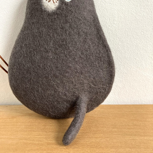 受注制作】羊毛フェルト ネコのキーケース（薄グレー・濃グレー