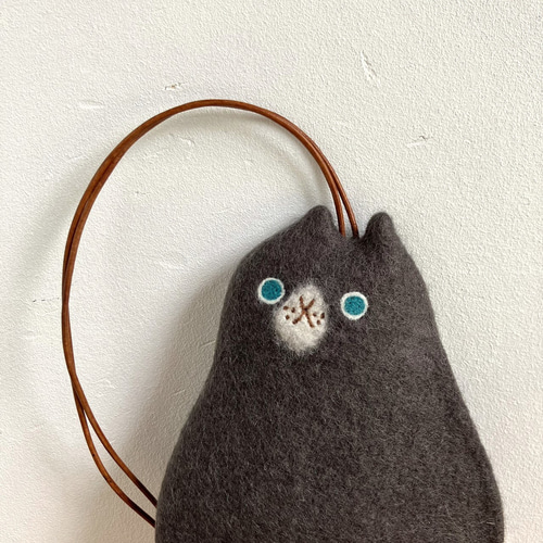 受注制作】羊毛フェルト ネコのキーケース（薄グレー・濃グレー