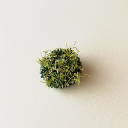 ビーズ刺繍のブローチ　moss&dew （s） 3枚目の画像