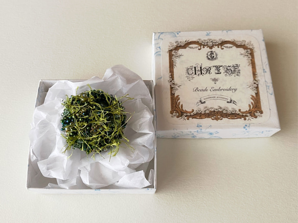 ビーズ刺繍のブローチ　moss&dew （s） 5枚目の画像