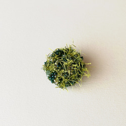 ビーズ刺繍のブローチ　moss&dew （s） 4枚目の画像
