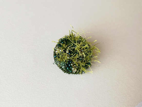 ビーズ刺繍のブローチ　moss&dew （s） 9枚目の画像