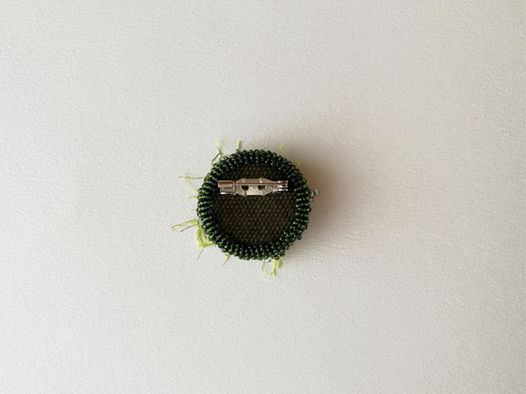 ビーズ刺繍のブローチ　moss&dew （s） 7枚目の画像
