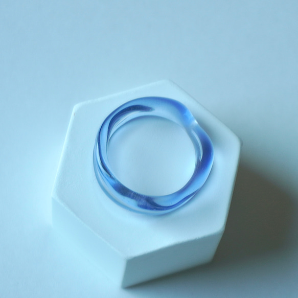 ニュアンス　海　ブルー　青　ガラスアクセサリー大人　リング　ガラスリング　指輪　ボロシリケイトガラス　ガラスアクセサリー 2枚目の画像