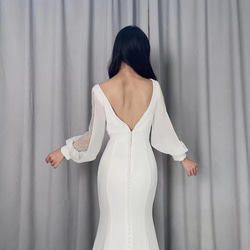 エレガント　高級サテン　マーメイドドレス　深めｖネック　くるみボタン　ロングトレーン　上品透け袖　お呼ばれ/結婚式二次会 8枚目の画像