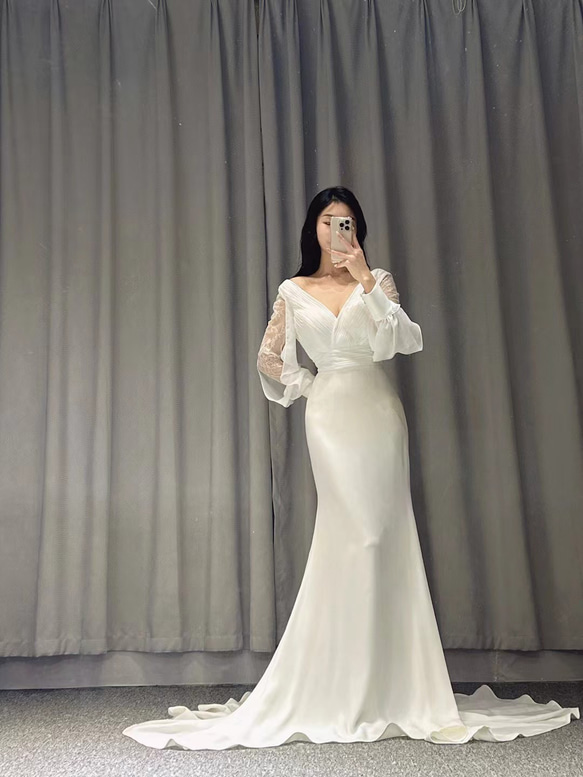 エレガント　高級サテン　マーメイドドレス　深めｖネック　くるみボタン　ロングトレーン　上品透け袖　お呼ばれ/結婚式二次会 1枚目の画像