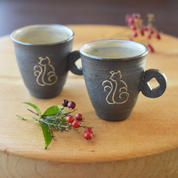 新春アンティーク福袋⑤カップ&ソーサー&タイル2枚&グラス2客&リスのオブジェ Creema福袋】コーヒーカップ（猫）2点セット マグカップ 料理を