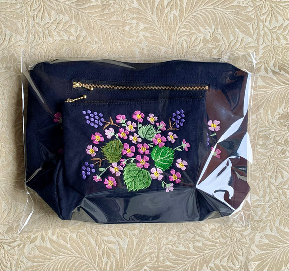 母の日ギフト　庭の花刺繍のトートバッグ&ポーチ 8枚目の画像