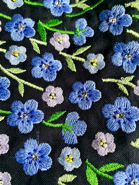 母の日ギフト　青い花刺繍のトートバッグ&ポーチ 4枚目の画像