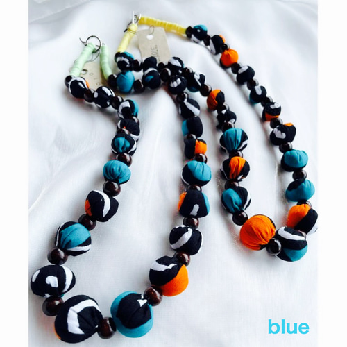 アフリカ布の『ボンボンネックレス』 ネックレス・ペンダント mi9ro