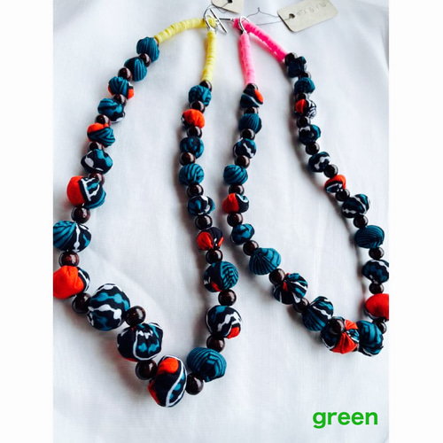 アフリカ布の『ボンボンネックレス』 ネックレス・ペンダント mi9ro