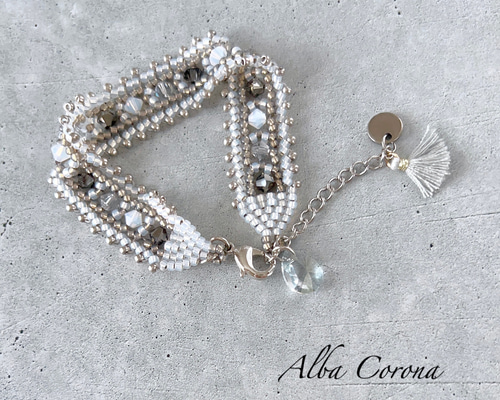 クリスタルガラスが煌めく✨エキゾチック ビーズステッチブレスレット