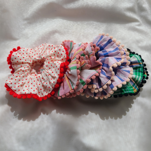 シュシュ】かわいい ヘアアクセサリー ポニーテール 水玉 ドット