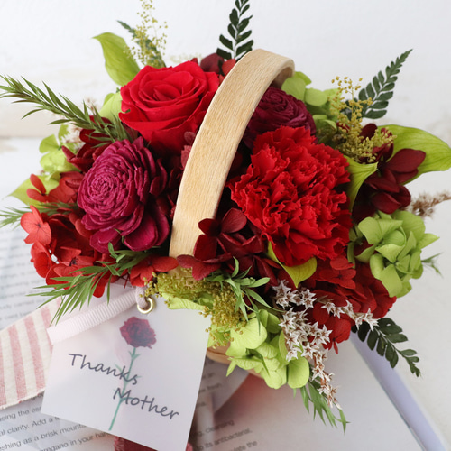 フラワーアレンジメント ～ queen red ～ プリザーブドフラワー