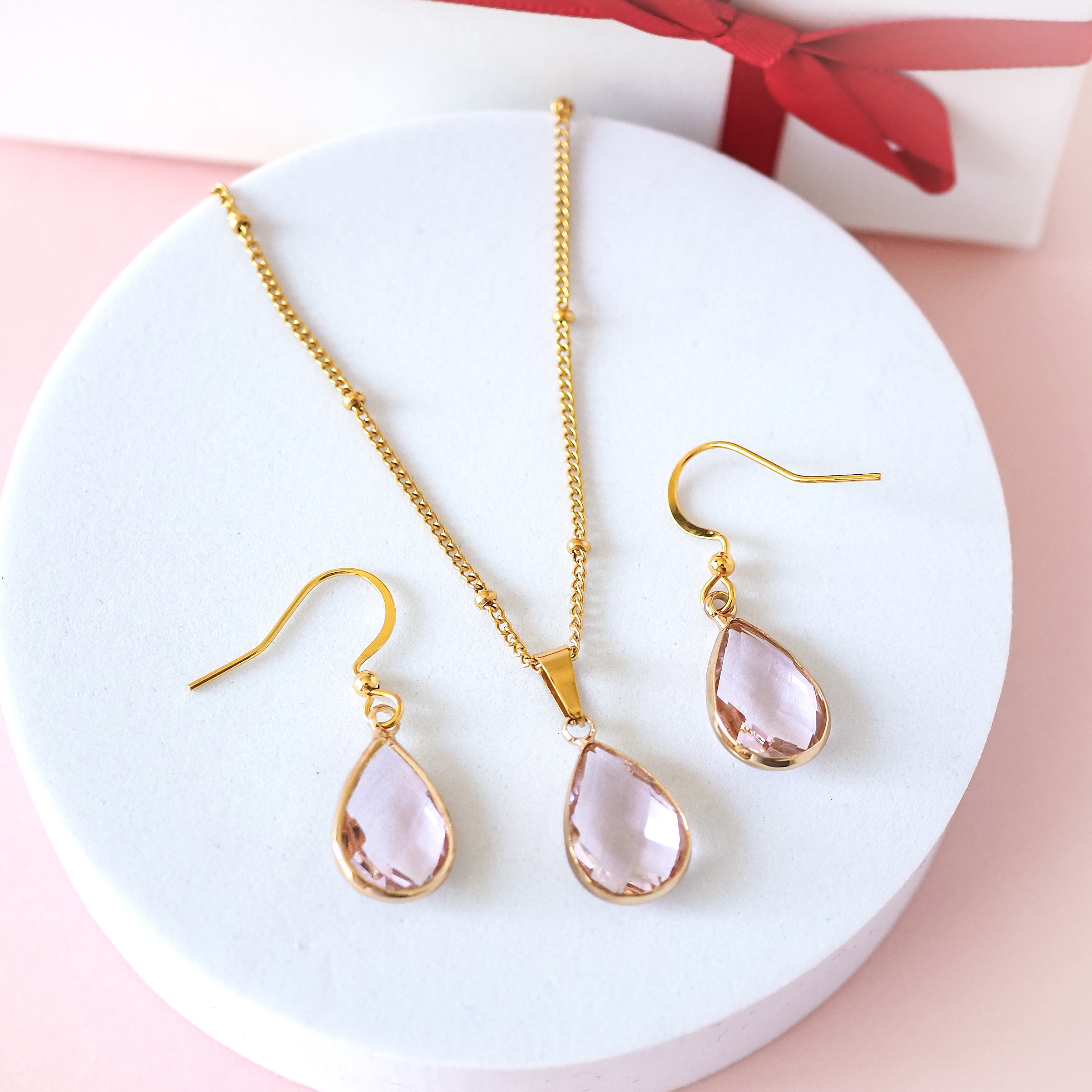 ピンクドロップ 耳飾り&ネックレスセット ピアス/イヤリング 桜ピンク N138 金属アレルギー対応 ギフト