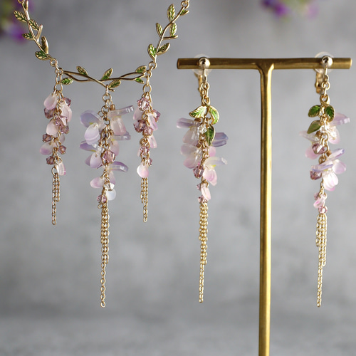 初夏を彩る藤の花ピアス/イヤリング ピアス（フック・チェーン