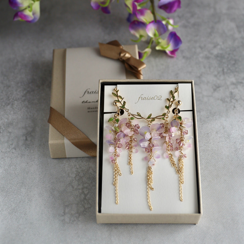 初夏を彩る藤の花ピアス/イヤリング ピアス（フック・チェーン