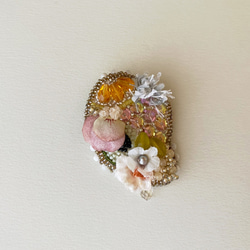 ビーズ刺繍のブローチ　花と果実 no.3 3枚目の画像