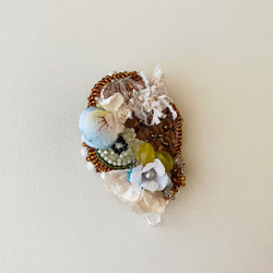ビーズ刺繍のブローチ　花と果実 no.4 3枚目の画像