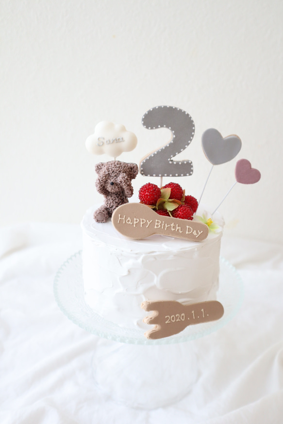 くまさんとナチュラル木苺のミニクレイケーキ☆1歳誕生日ケーキ　誕生日ケーキ　記念日　自宅撮影　1歳以外でも承ってます♪ 4枚目の画像