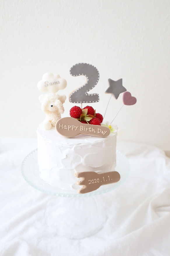 くまさんとナチュラル木苺のミニクレイケーキ☆1歳誕生日ケーキ　誕生日ケーキ　記念日　自宅撮影　1歳以外でも承ってます♪ 5枚目の画像