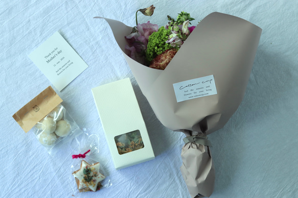 生花　母の日　ブーケ、お菓子、ハーブティーのギフトセット　誕生日　ウエディング　結婚式 8枚目の画像