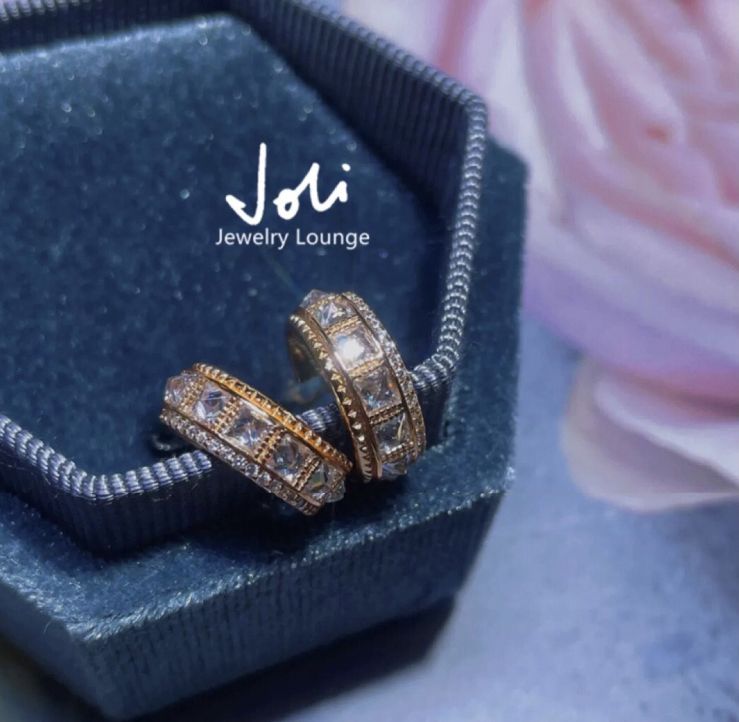 【島の夢遊記】宮殿レトロスタイル ホワイト キラキラ フープピアス ゴージャス エタニティピアス 白