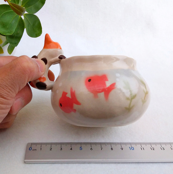 三毛猫・金魚鉢マグカップ２５０ｍｌ　ネコの陶器　受注制作 2枚目の画像
