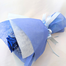 青い薔薇とミニ薔薇とかすみ草のふんわり花束（プリザーブドフラワー） 3枚目の画像