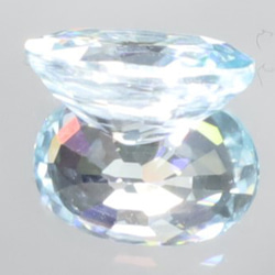 色調が異なる感じのフラッシュ☆★☆彡 VVS 天然 ブルー ジルコン 2.15ct ルース 8.6 x 6.1mm 9枚目の画像