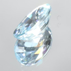 色調が異なる感じのフラッシュ☆★☆彡 VVS 天然 ブルー ジルコン 2.15ct ルース 8.6 x 6.1mm 8枚目の画像