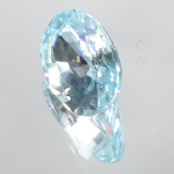 色調が異なる感じのフラッシュ☆★☆彡 VVS 天然 ブルー ジルコン 2.15ct ルース 8.6 x 6.1mm 7枚目の画像