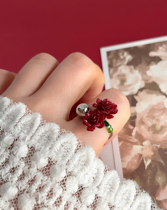 【紙ミニ薔薇赤】ボールリングと紙薔薇　オープンリング　指輪 2枚目の画像