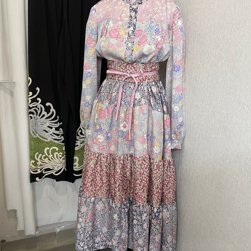 着物リメイク】1点もの 正絹ティアードワンピースドレス【小紋花 着物リメイク】1点もの 正絹ティアードワンピースドレス【小紋花