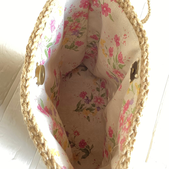 ＜受注制作＞内布付き お花模様 の 麻紐バッグ／サコッシュ / ショルダーバッグ (ナチュラル) ／ カゴバッグ 4枚目の画像