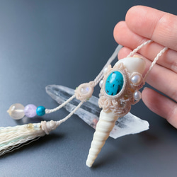 ターコイズと巻貝のネックレス / turquoise × conch shell / macrame amulet 1枚目の画像