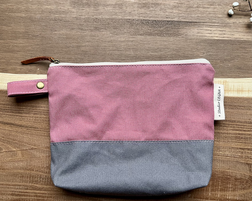 帆布のポーチ 内側ポケット付き⭐︎ファスナーつまみは本革 ポーチ