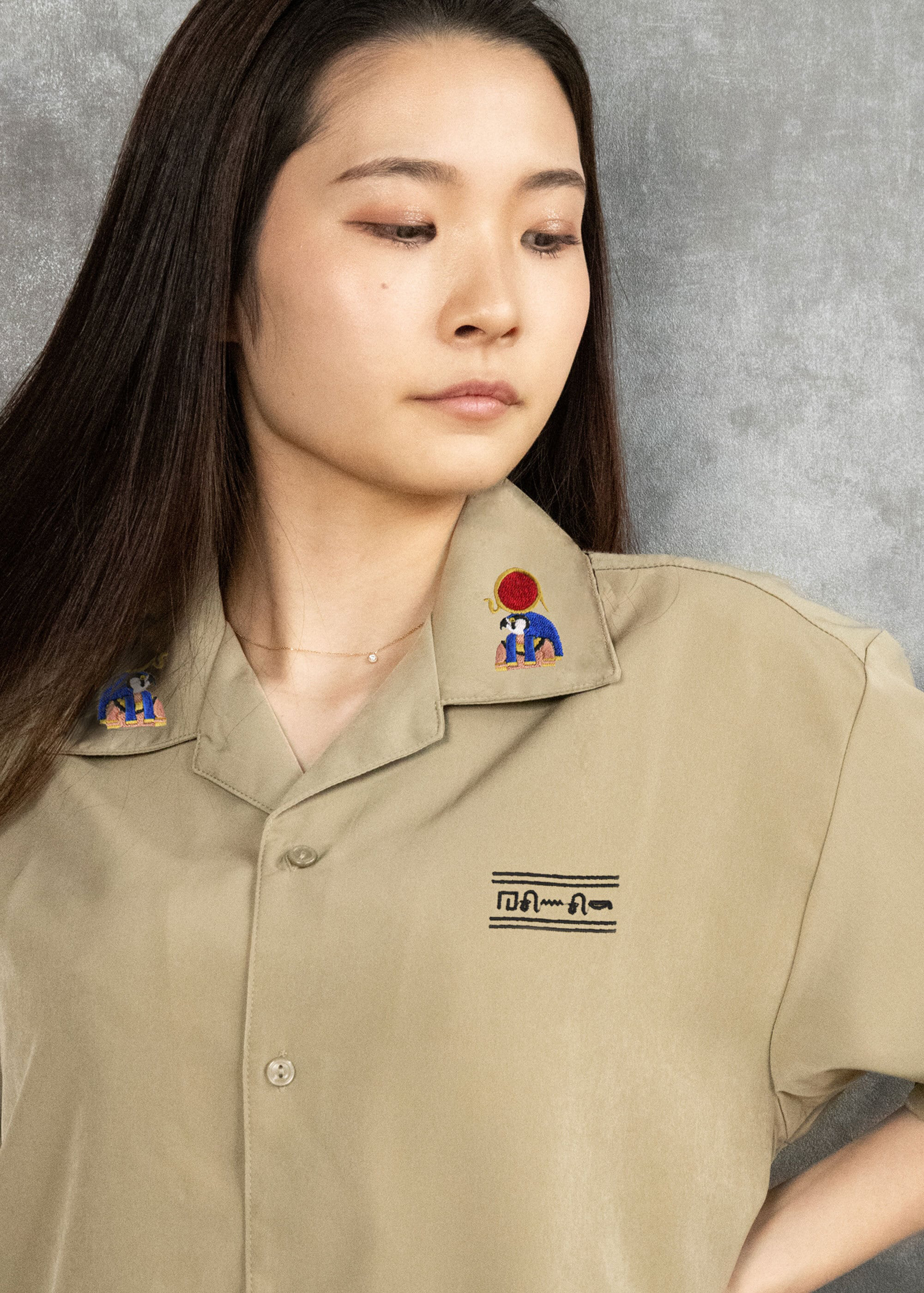 【ヒエログリフ文字入れ】シルキー半袖シャツ「ラー」