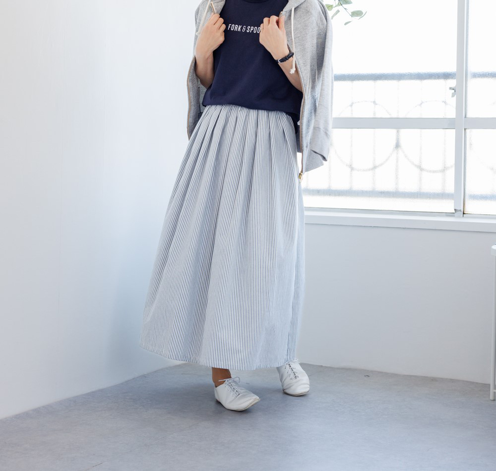 「速乾・しわになりにくい・へたらない」3拍子揃った賢いスカート/タックスカート・ロング丈/ネイビーストライプ