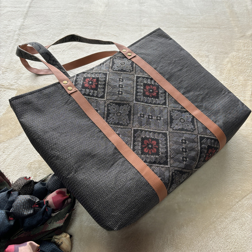 アンティーク大島紬のトートバッグ リバーシブル 赤龍郷 A4サイズが