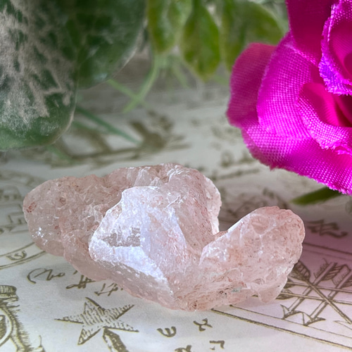 ヒマラヤ産✨ アイスクリスタル ピンク 原石 ラフストーン 水晶