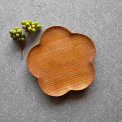 木の豆皿（梅の花型・チェリー材） 1枚目の画像