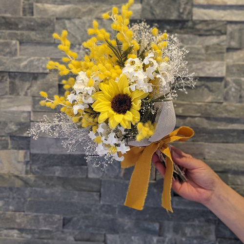 ふんわり可愛い！ひまわりとミモザ かすみ草のスワッグ 母の日 花束