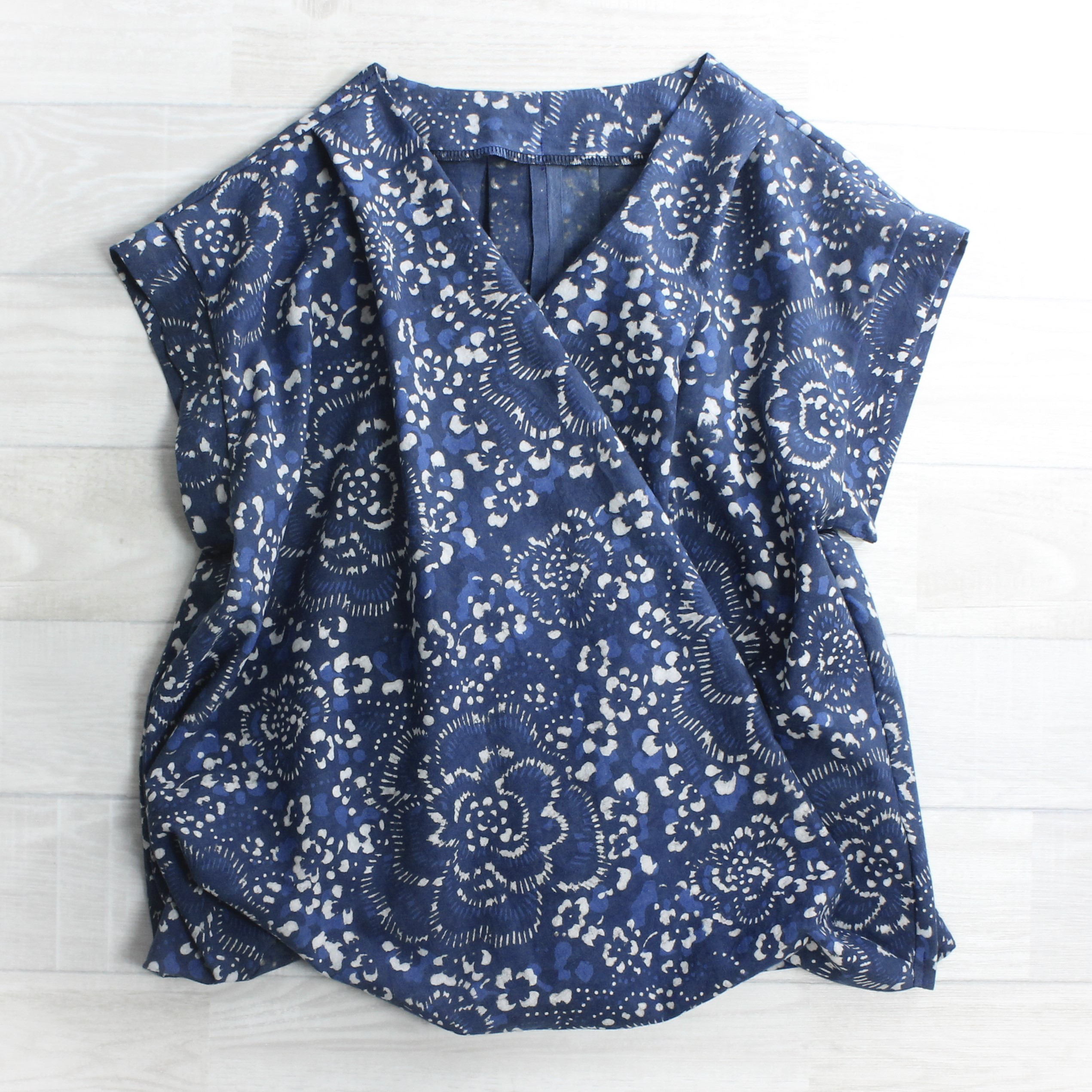 泥染めハンドプリントのバルーンブラウスM