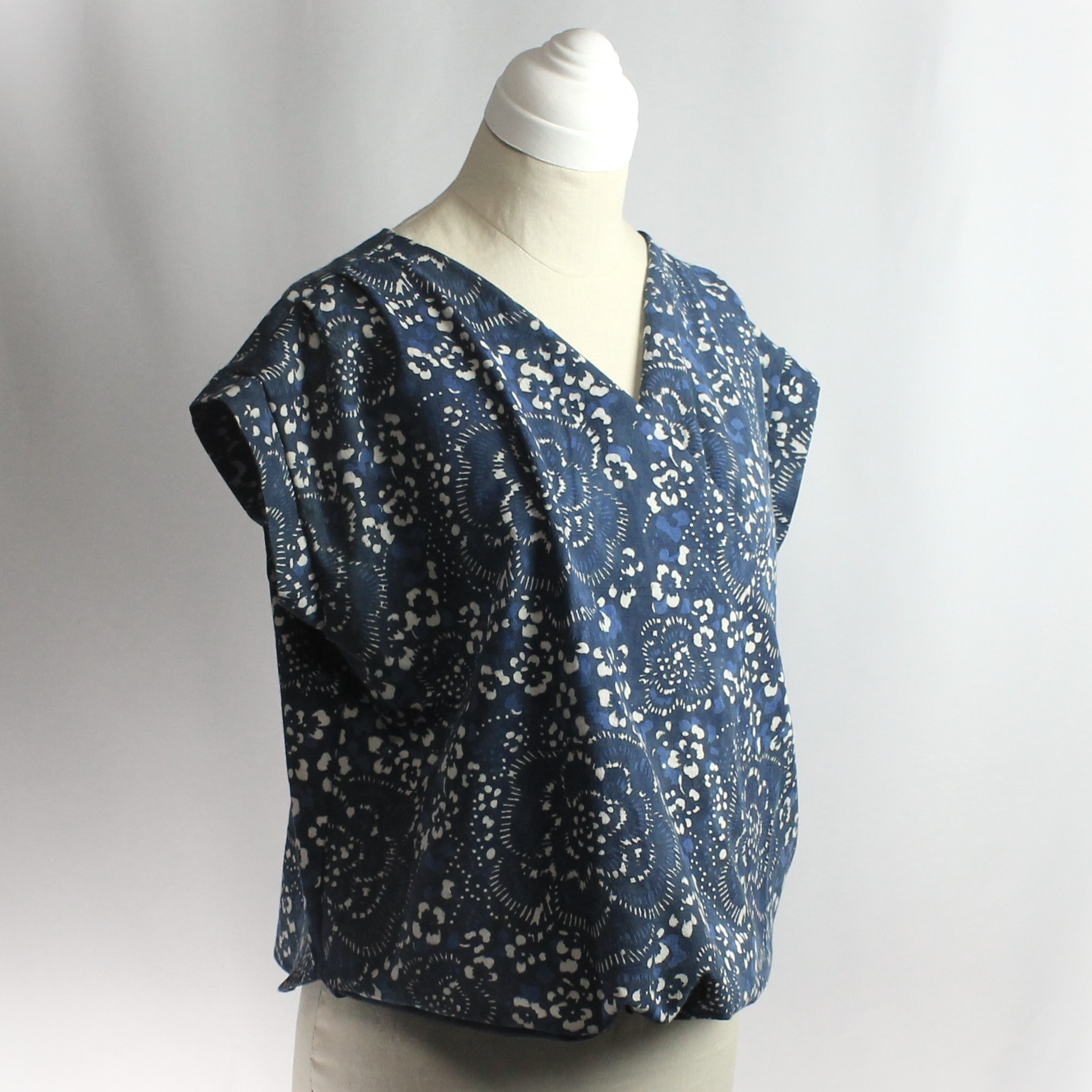 泥染めハンドプリントのバルーンブラウスS