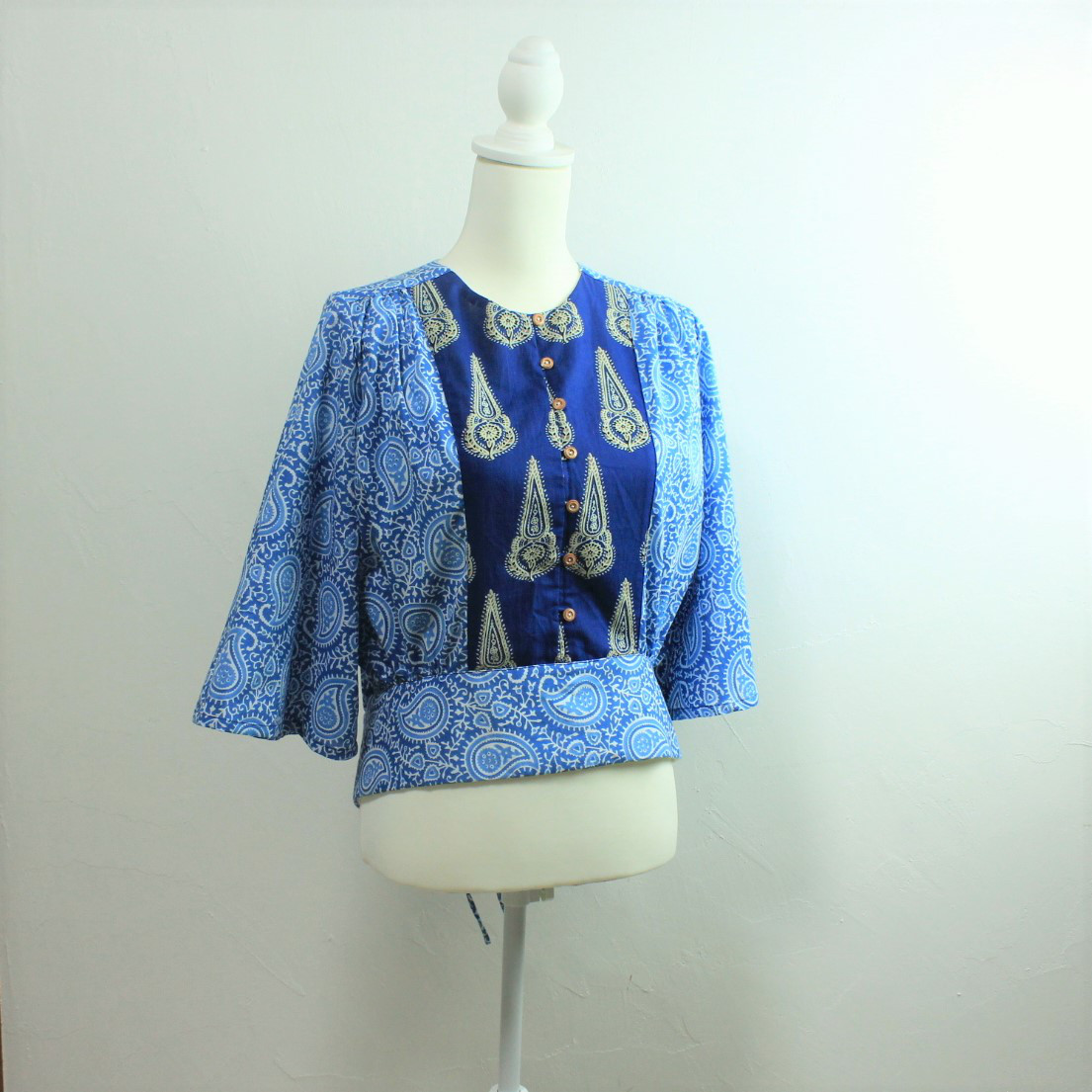 ハンドブロックプリントとリネンのブラウス