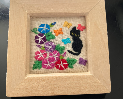 琥*ん様 刺繍フレーム❁⃘16cm リス 置き型 壁掛け アジアン